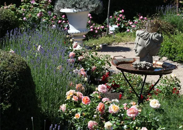 Es müssen nicht immer Zwerge sein - Skulpturen im Garten